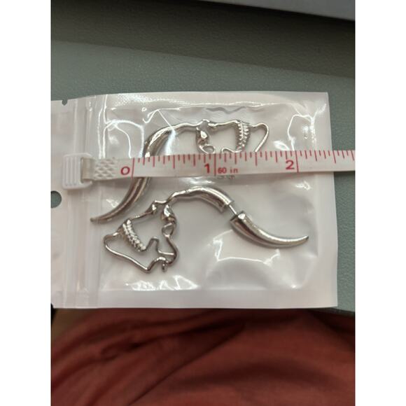 Silvertone Skull Hoop Earrings with Spikes Goth Gothic Gothcore Hardcore - Picture 2 of 3